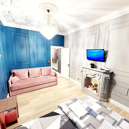 сам центр арт-деко Apartman *